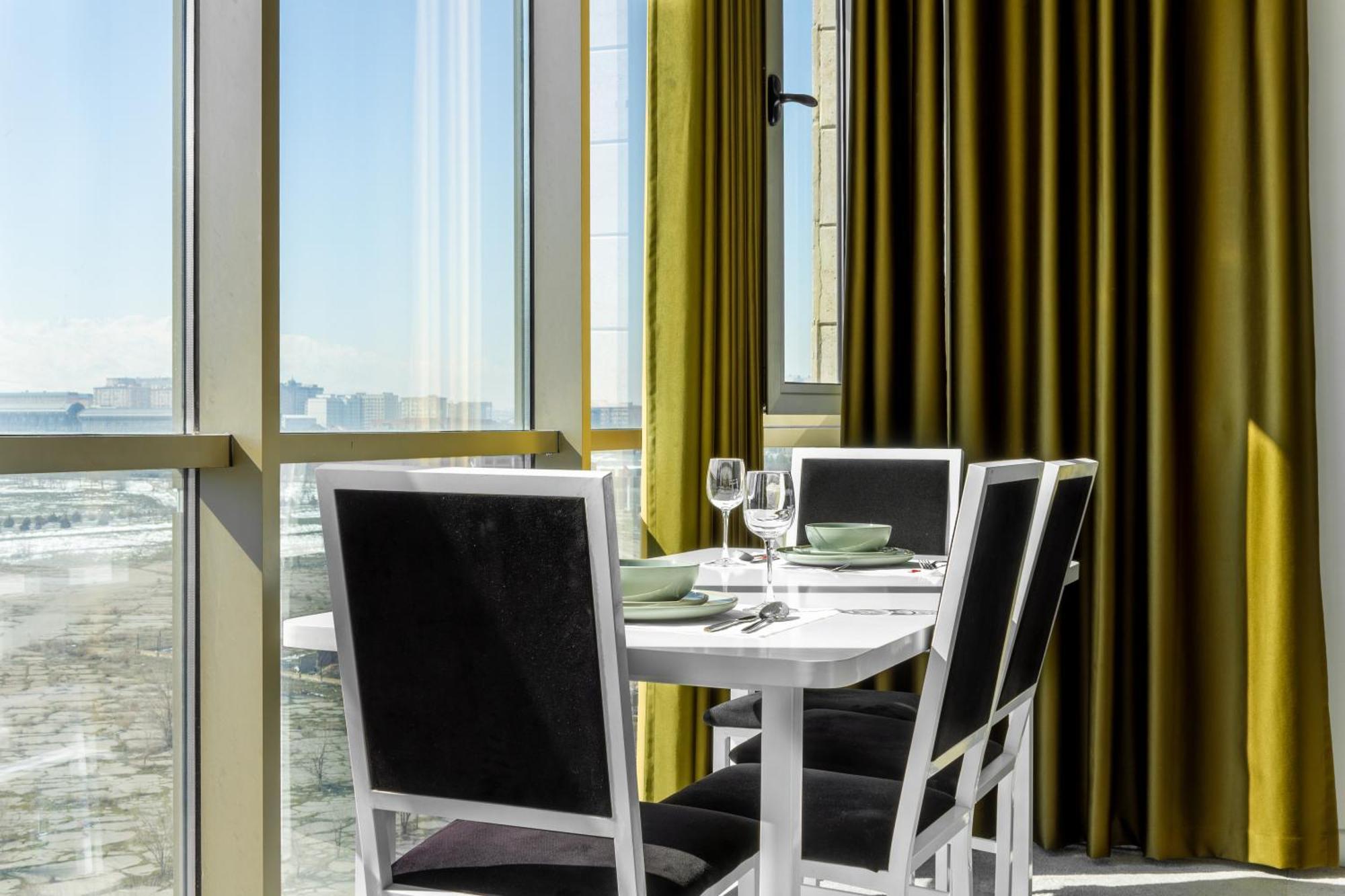 9Th And 6Th Floor Stylish Apartments With Mountainvista Bishkek Luaran gambar
