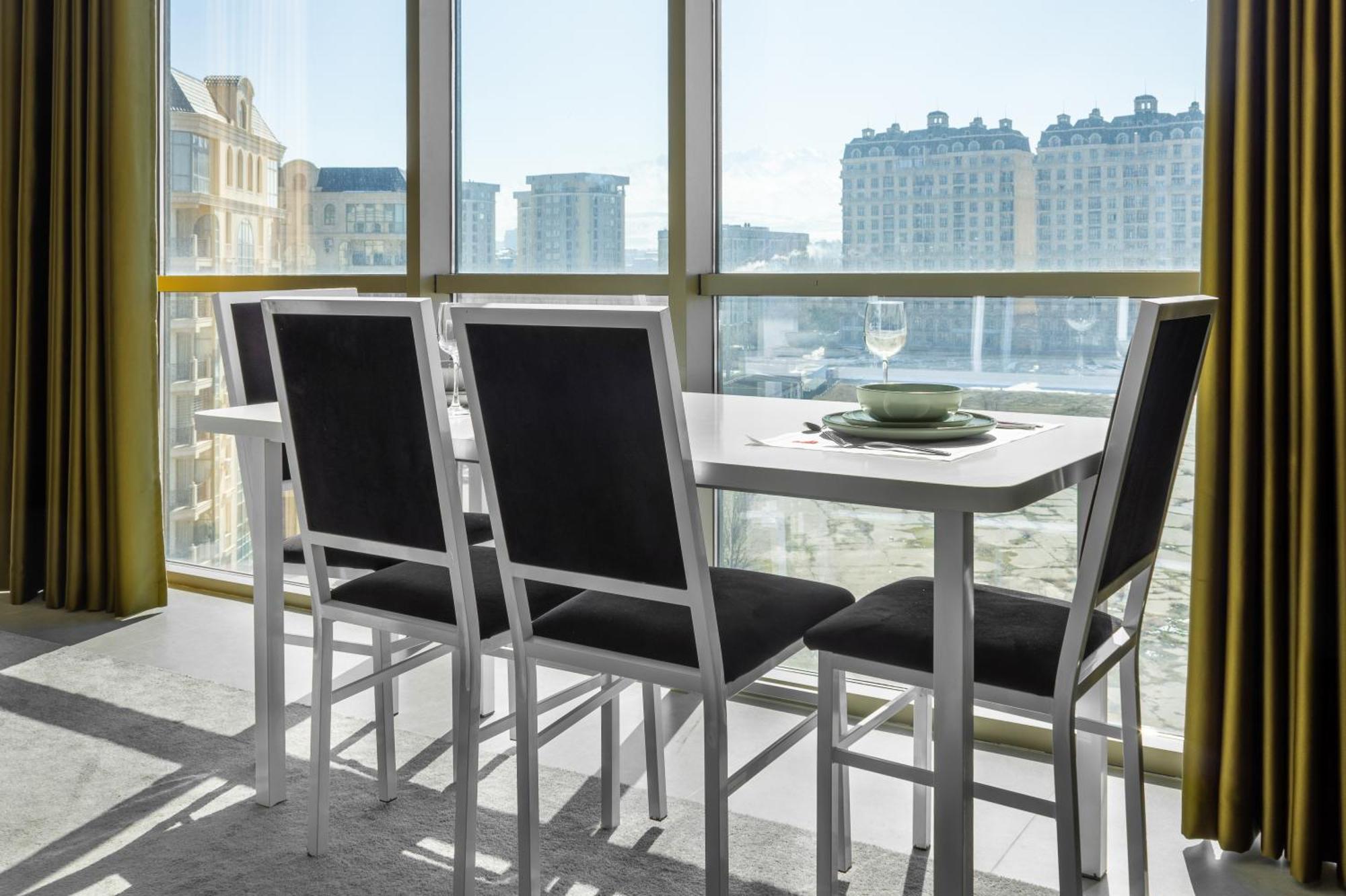 9Th And 6Th Floor Stylish Apartments With Mountainvista Bishkek Luaran gambar